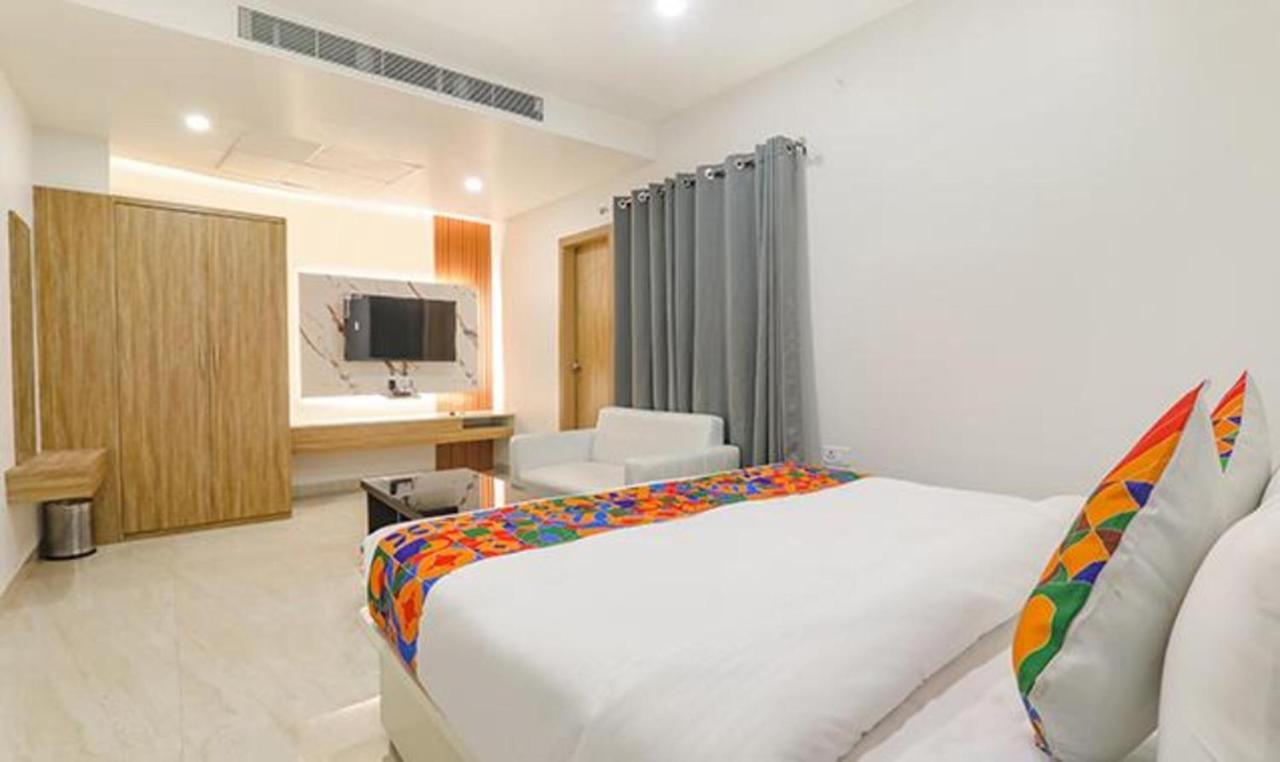 Fabhotel Golf Inn Golf Course Road Gurgaon Esterno foto